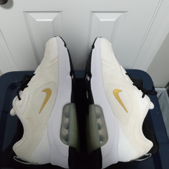 Nike Air Max 200 Metallic Gold Men's size 11 - Picture 6 of 8